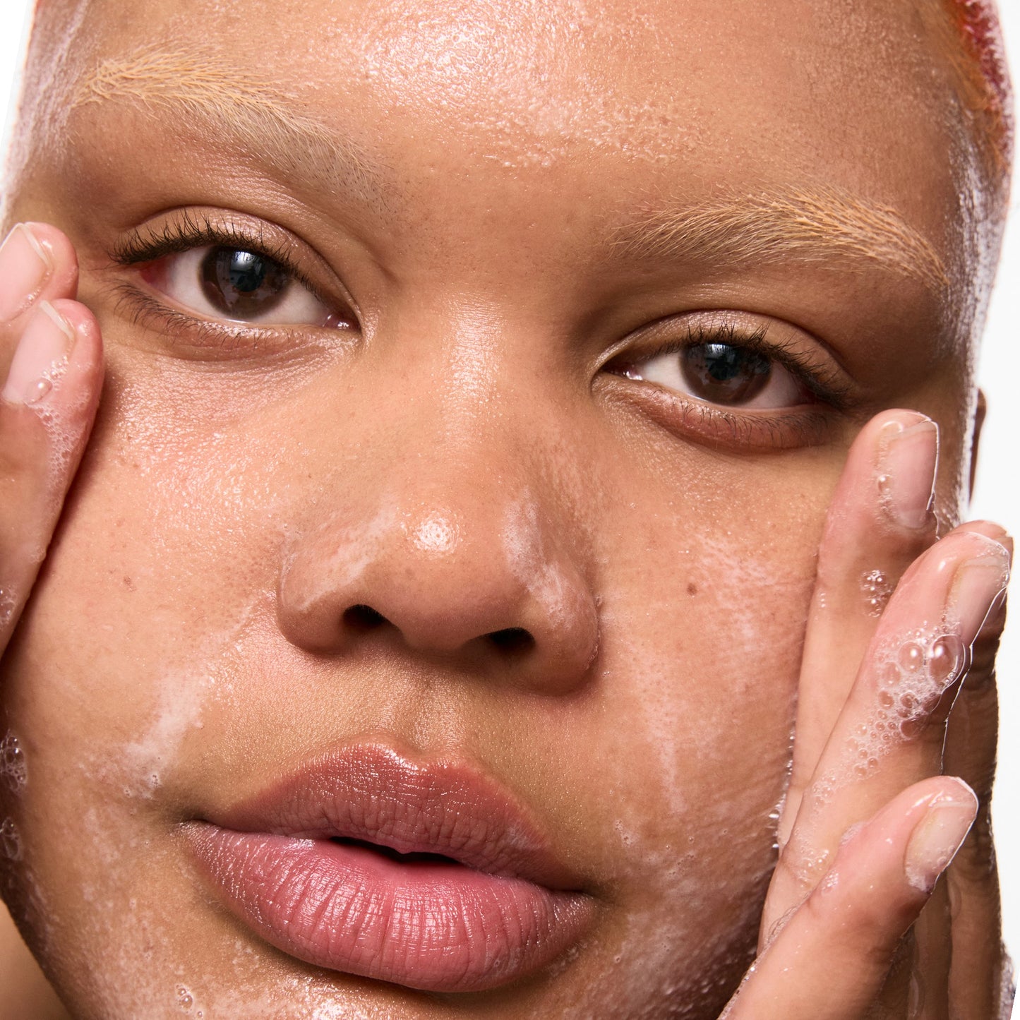 salicylic-acid-cleanser-duo-m4 Omega50_Model_2000x2000-1_ce0a3018-d6f0-4ed9-a17d-0096b80b29f6.jpg