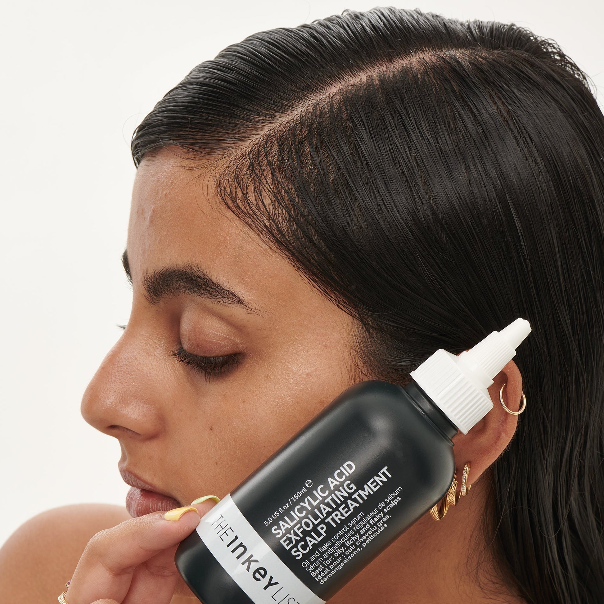 clean-and-healthy-scalp-duo-m6 SallyHAIR_ModelLifestyle_2e55b949-fa6c-43b1-8dc6-497be78c74bb.jpg