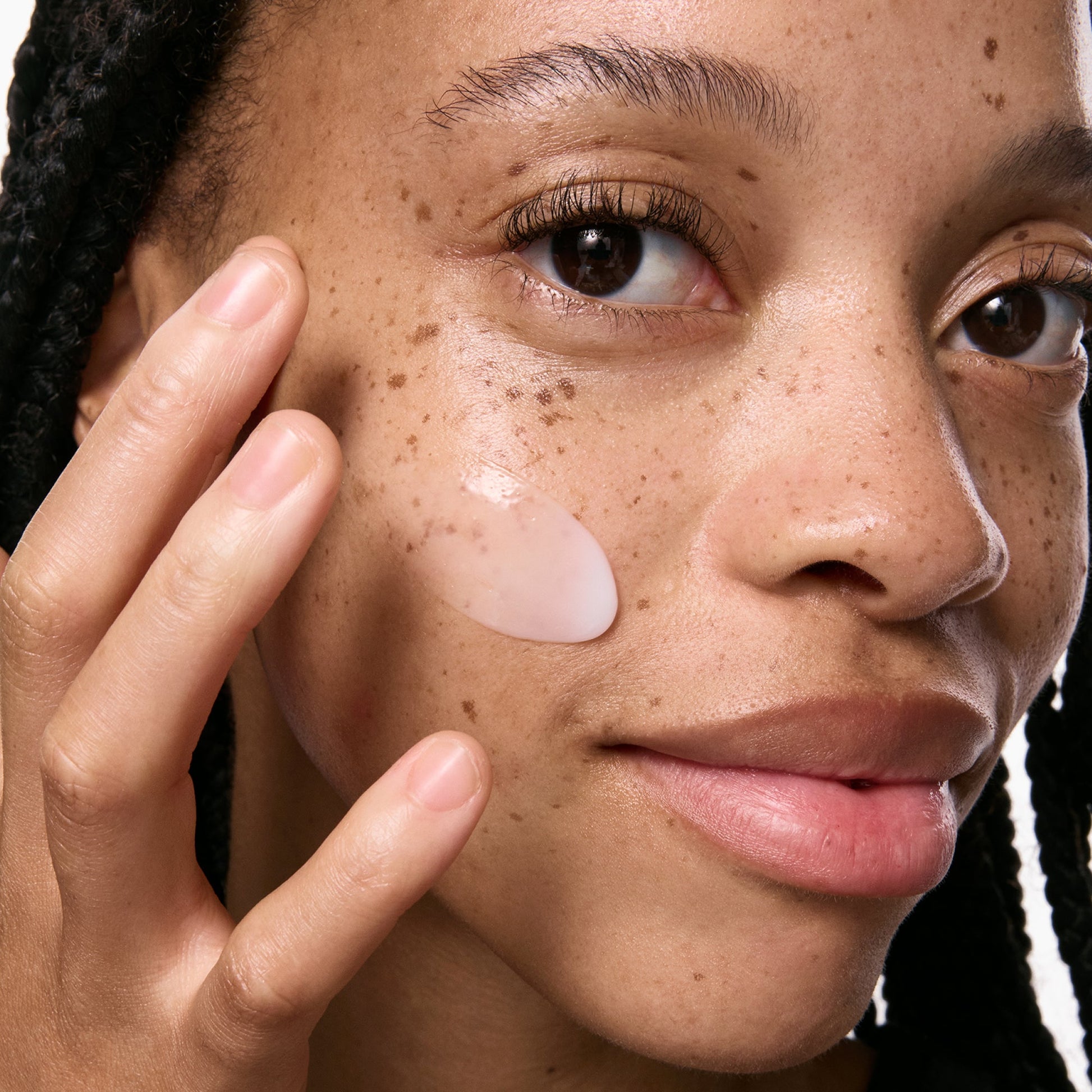 vitamin-b-c-and-e-moisturizer-t5 VitBC_E_ModelGoopMacro_2000x2000_bc64d363-139d-4699-88a9-2e0b1942763a.jpg
